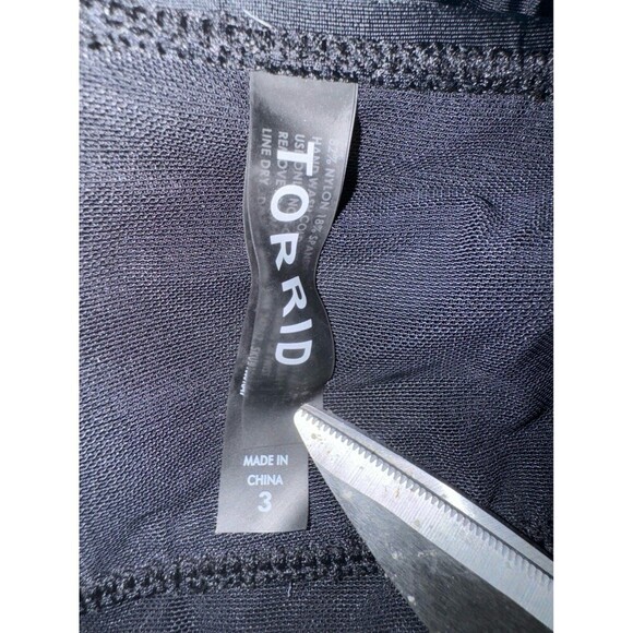 Torrid black flounce Bikini top size 3 - Picture 4 of 4